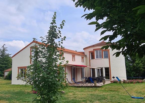 Saint-Amand-sur-Sevre House | Splendide gîte La Tour Blanche 12min du Puy du Fou