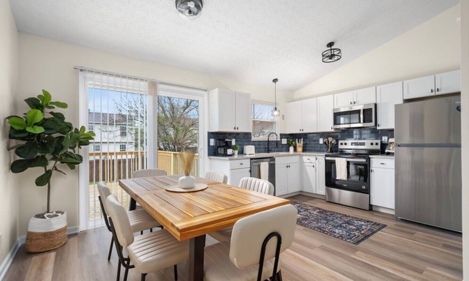 Summit Station Apartment | Split-Level Comfort | 2 Living Rooms, Garage, Deck