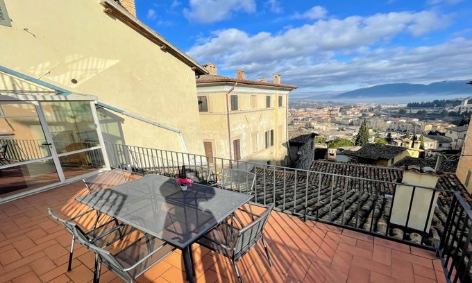 Spoleto Apartment | Spoleto centre, Car NOT necessary - 10 mins walk to train station, Rome/1 hr