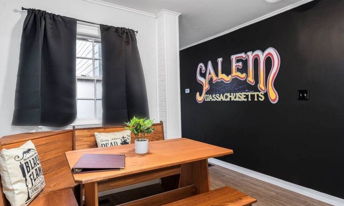 Salem House | *Spooky Halloween 2BR|Parking+Downtown|Hocus Pocus