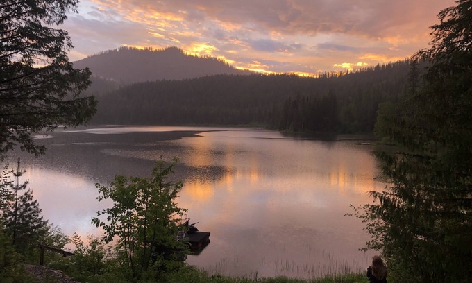 Columbia Falls Cabin | Spoon Lake Front Retreat Just Outside Glacier National Park