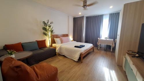 Nong Kae Apartment | Sport villa Huahin, Room 225, Studio Queen Bed pool view and Kitchenette, 2nd Floor