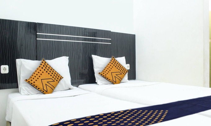 Kupang Hotel | SPOT ON 3605 Clarichie Guest House