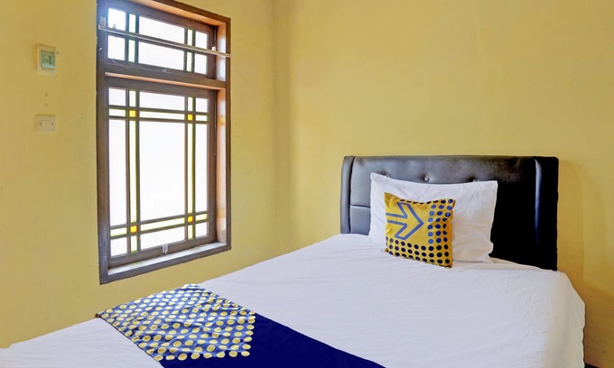 Banyuwangi Hotel | SPOT ON 92480 Iwn Homestay Syariah