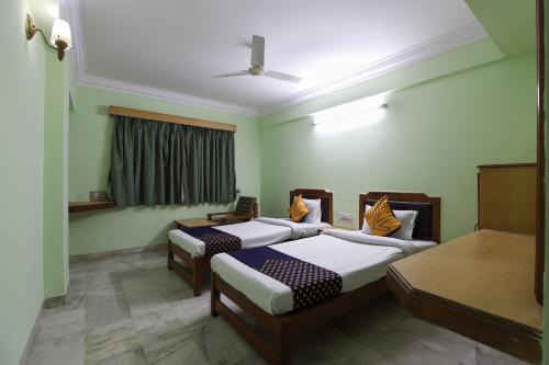 Vadodara Hotel | SPOT ON Hotel Hilltop