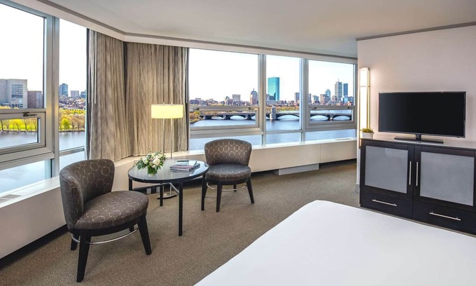 East Cambridge Hotel | Sprawl out in a Spacious Suite! Near Boston Children's Museum!