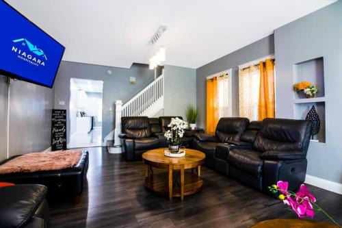 Niagara Falls House | Sprawling 8BR Home - Ideal for Large Groups
