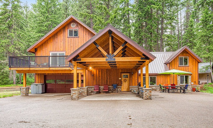 Cle Elum House | Sprawling cabin near the lake with a private grill and large patio - W/D & AC