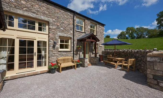 Kendal House | Spring Cottage