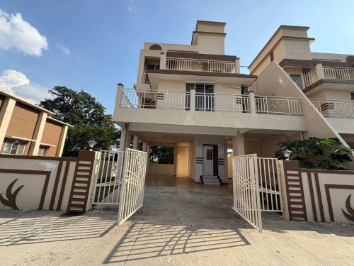Vasai Villa | Spring Field