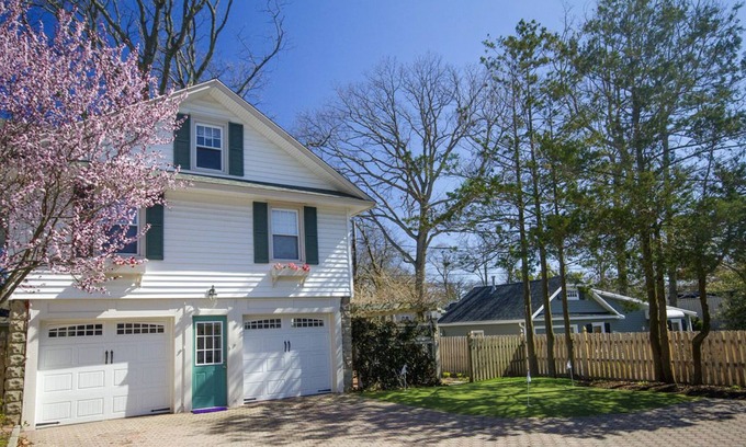 Spring Lake Cottage | Spring Lake Carriage House by Beautiful Beach