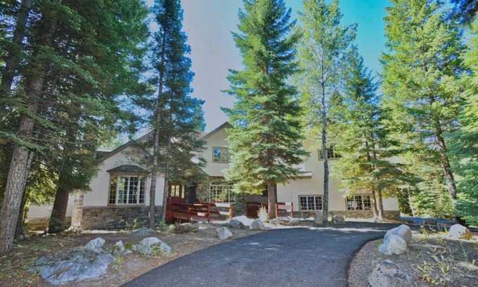 McCall House | Spring Mountain Manor by Casago McCall - Donerightmanagement