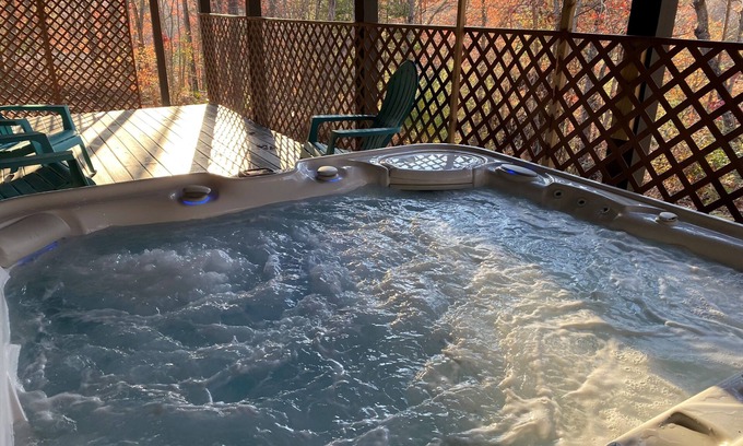 Front Royal House | Spring Retreat! Hot tub, Bar, Game room, Grill & 10 mins to Skyline Drive