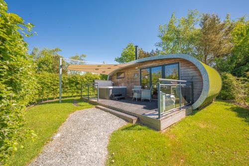 Cowan Bridge Apartment | Spring Wood Luxury Pod with Hot Tub at Fell View Park Kirkby Lonsdale