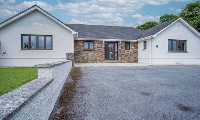Narberth House | Springfield Lodge - 3 Bedroom Home - Princes Gate