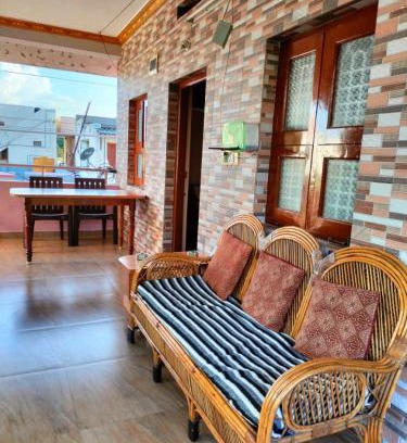 Kamalapur House | Sri Homestay New Hampi