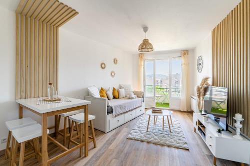 Saint-Lazare Apartment | St Charles : Confortable+ Balcon