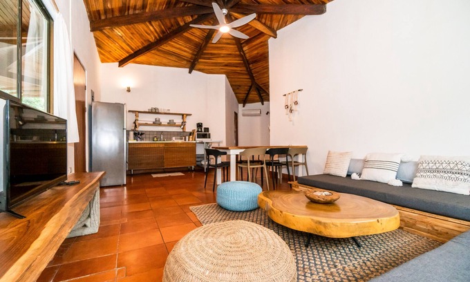 Avellanas Beach House | Stylish villa surrounded by lush gardens