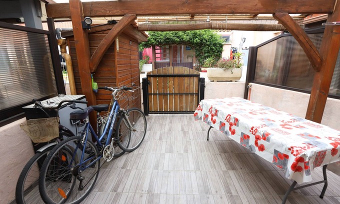 Saint-Cyprien Plage Ski Chalet | St Cyprien beach House with terrace and 2 bikes