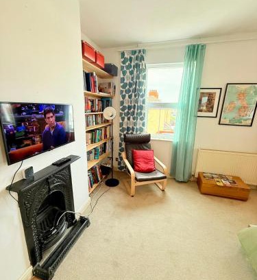 Hanham Apartment | St George's Cool City Flat