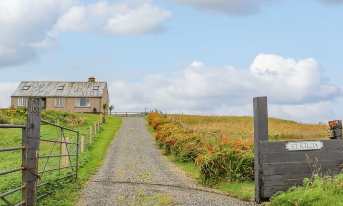 Baleshare Cottage | ST. KILDA, pet friendly, with open fire in Lochmaddy, North Uist