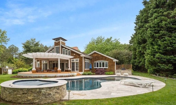 St. Michaels House | St. Michaels Escape | Pool, Hot Tub & Fire Pit