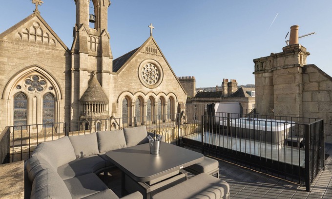 Bath House | St Paul's House - City Centre Townhouse with roof terrace