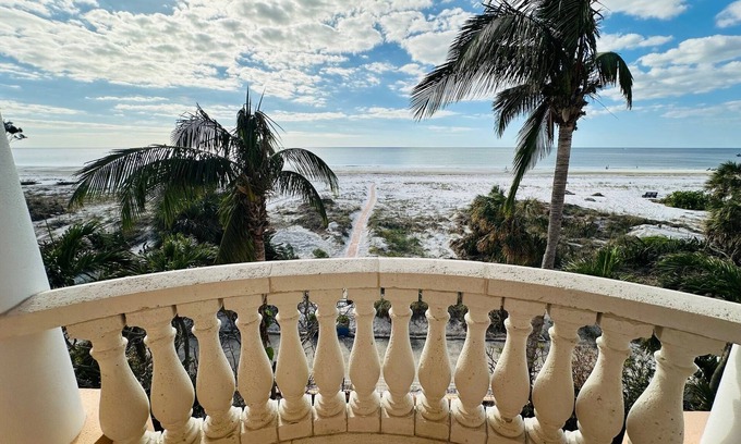 Don Cesar House | St Pete Beach Don Cesar Beachfront Hot Tub