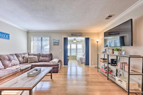 Saint Simons Heights Apartment | St Simons Island Condo Getaway 2 Mi to Beach