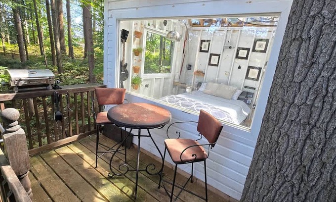 Brantingham Apartment | Stabbin Cabin 2 on Grant Island-hottub Boat Pets