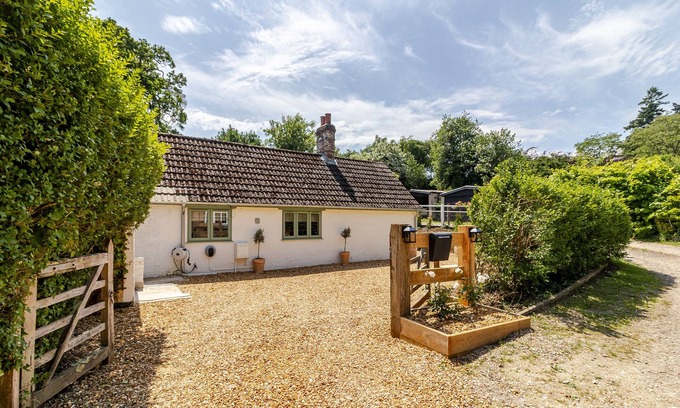 New Forest District Cottage | STABLE COTTAGE, pet friendly, character holiday cottage in Burley