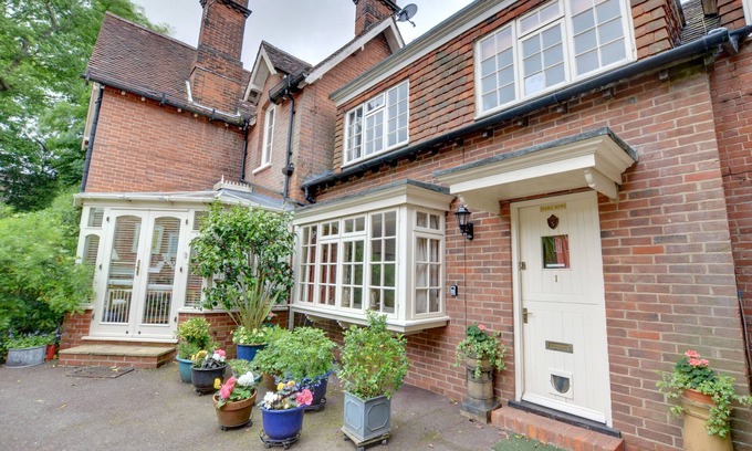 Royal Tunbridge Wells House | Stable Mews Cottage - Two Bedroom House, Sleeps 4