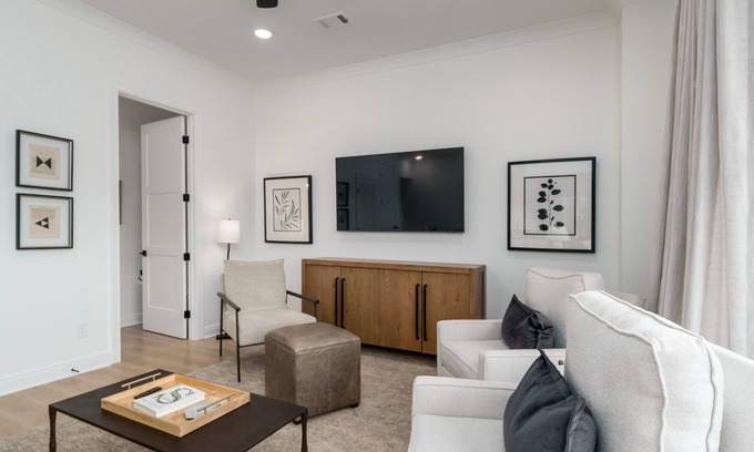 Tuscaloosa House | Stadium View: Your Spacious and Convenient Retreat in the Heart of Tuscaloosa