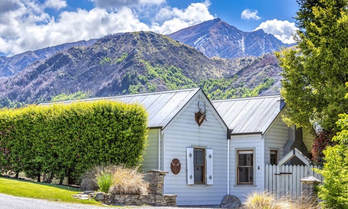Arrowtown Apartment | Stags Head Cottage - Home in the heart of Arrowtown
