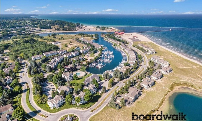 Manistee Cottage | Standalone Harbor Village Cottage at Beach