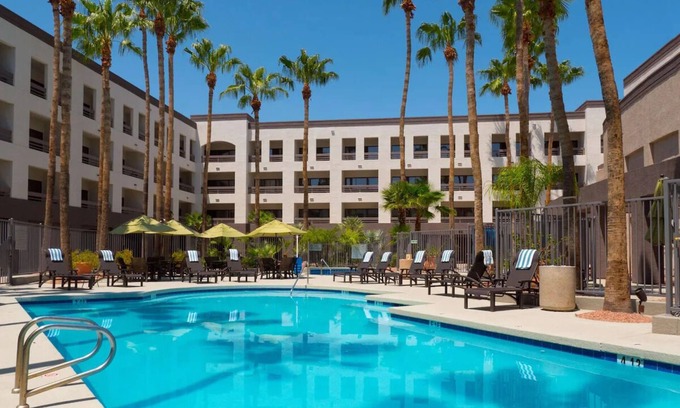 Phoenix Hotel | Standard 2 Queens at Hilton Phoenix Airport - Outdoor Pool & Hiking Options