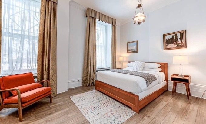 Vieux-Quebec-Cap-Blanc-colline Parlementaire Hotel | Standard Room #2 Summ