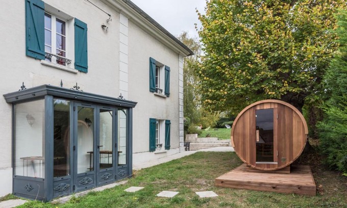 Chalifert Villa | Standing cottage in Disneyland