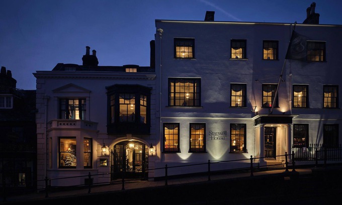 New Forest District House | STANWELL HOUSE