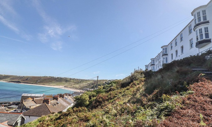 Sennen Cove Cottage | STARFISH, pet friendly, country holiday cottage in Sennen Cove