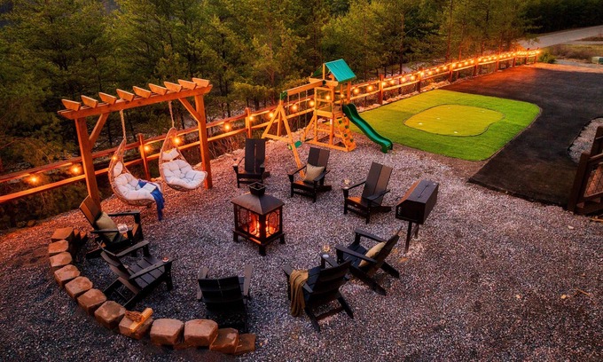 Sevierville Cabin | Stargazing Pool Golf Murals
