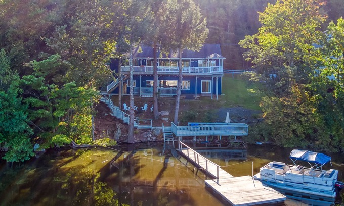 Monticello House | Starlight Lakehouse; Your Magical 5 Bdrm Getaway! W/BRAND NEW 7 SEATER HOT TUB!