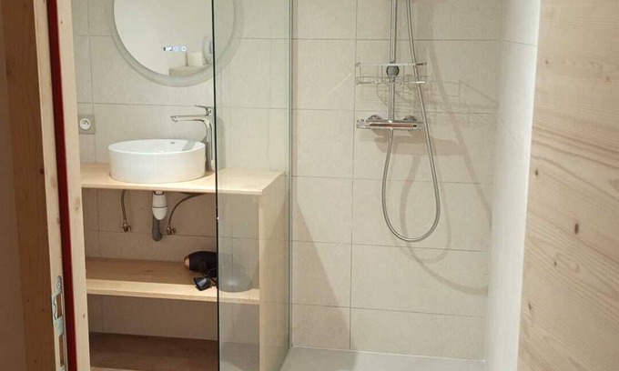 Champagnole Apartment | Starry Chablis