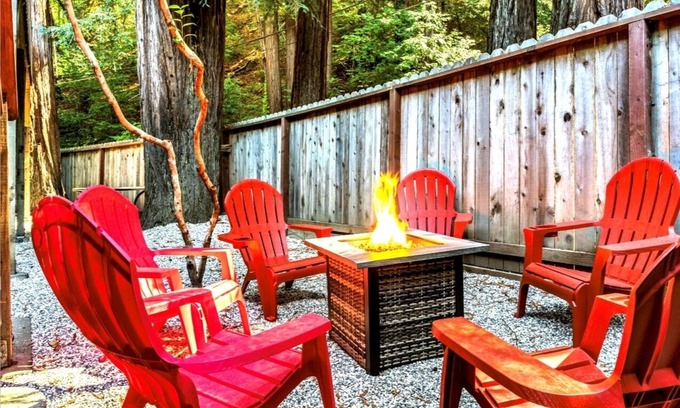 Forest Hills House | Starry Nights:FUN Family Home! Rave Reviews!Walk to River! GmRm/Pup/WiFi/Yard
