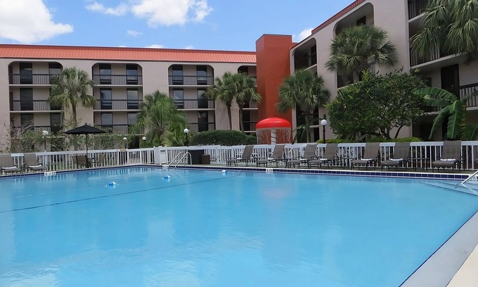 Florida Center Hotel | Stay 4 nights and Save, 2 Comfy Units , Close to Parks, Pool, Breakfast!