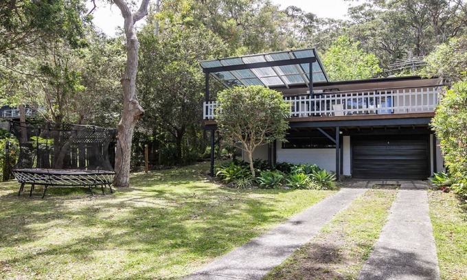 Pearl Beach House | Stay 7, pay 5 these school holidays-w/Trampoline