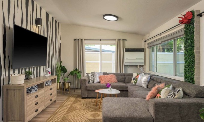 Berkley House | Stay and support a talented local artist