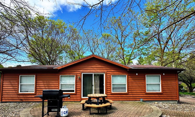 Put-in-Bay House | Stay by the Pool in this 3 BR 2 BA Island Club Home - Sleeps up to 10 - IC67