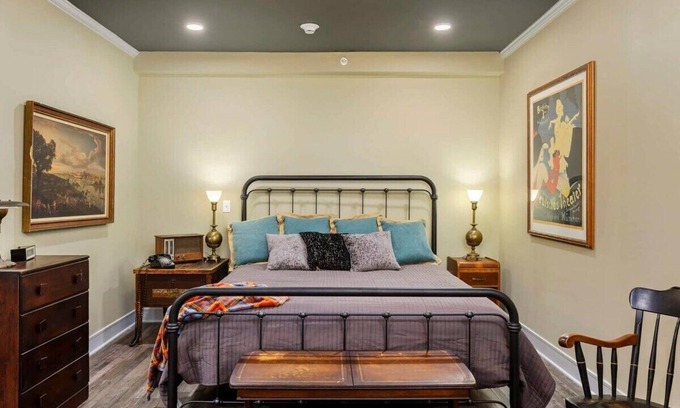 Parkville Apartment | Stay Downtown Parkville Vintage Charm Eateries