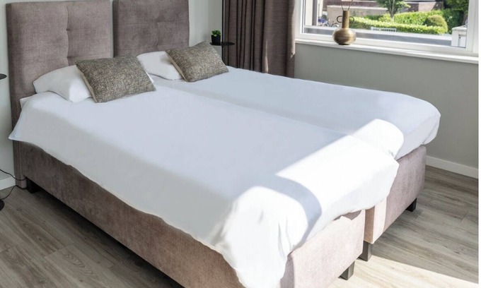 Raamsdonksveer Apartment | Stay in a modern, air-conditioned room with private bathroom and Chromecast TV. Enjoy hotel-style comfort with the bonus of a fully equipped shared kitchen. Perfect for business trips or short getaways in Oss.